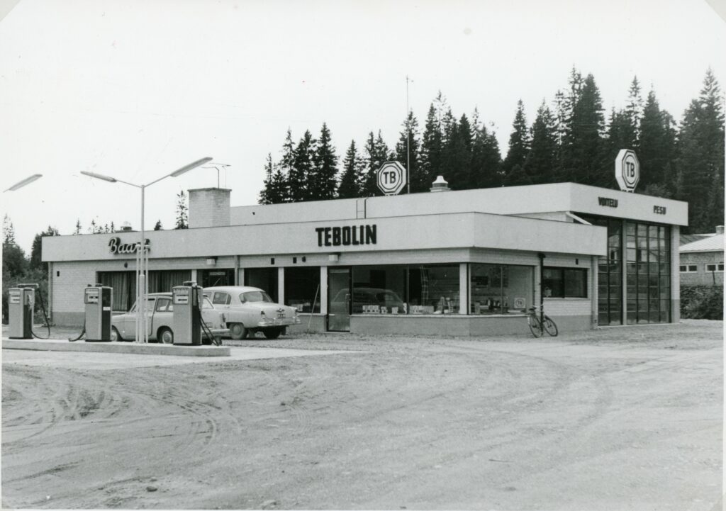 Sakonkadun Teboil avattiin elokuussa 1962.