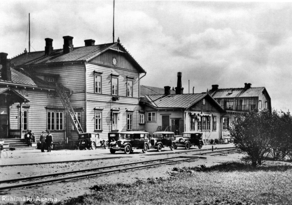 Rautatieasema Asematorin puolelta katsottuna 1920 luvulla.