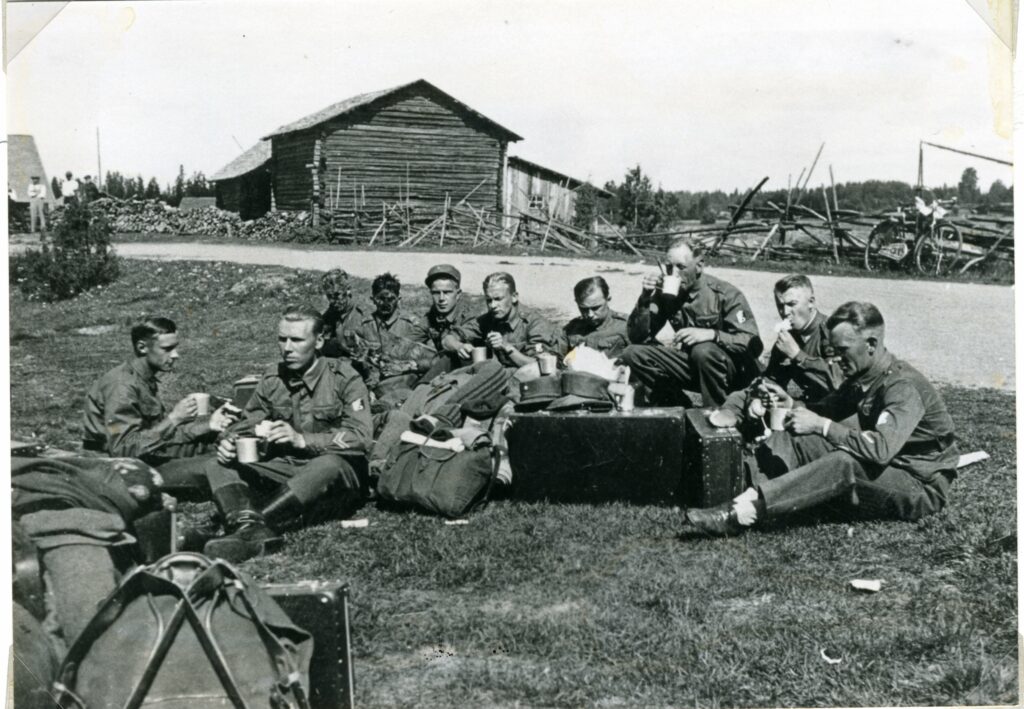 Riihimäen suojeluskuntalaisia linnoitustöissä Kannaksella kesällä 1939.